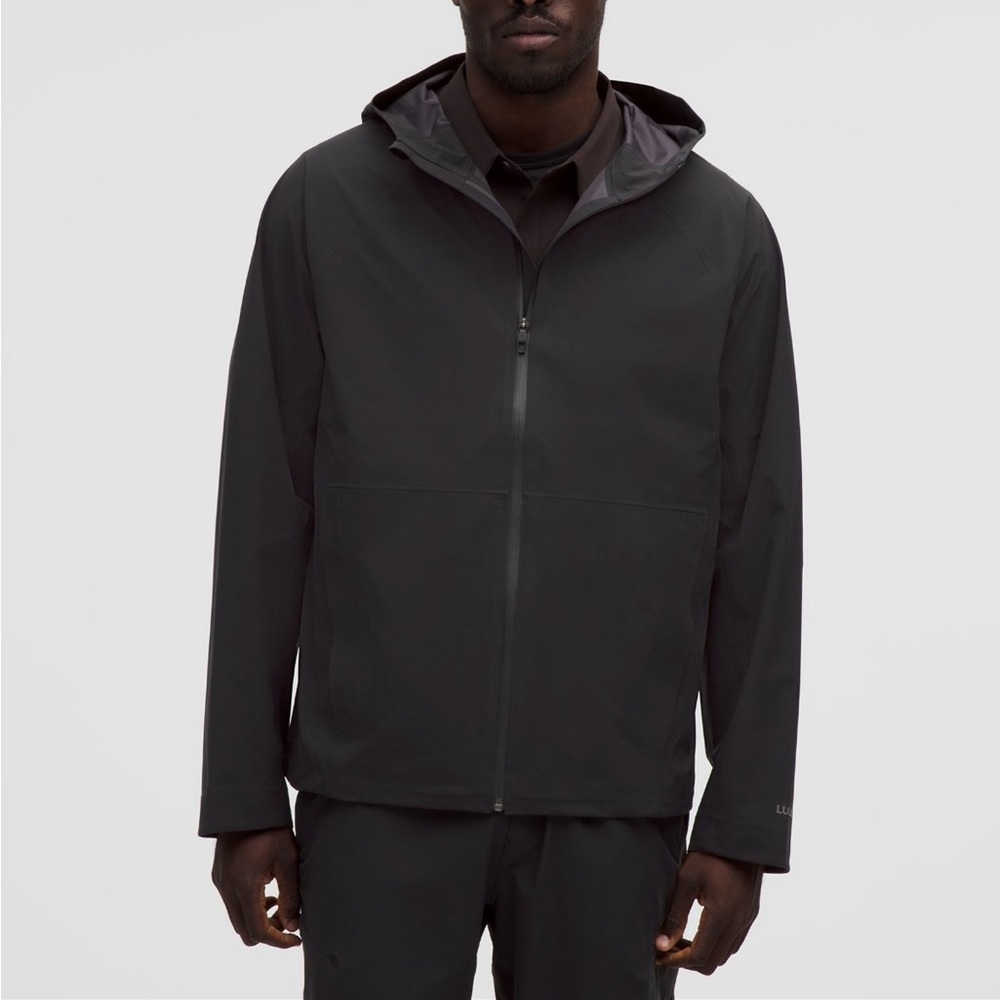 Lululemon Men's Stretch Glyde Water Proof Jacket Black size L